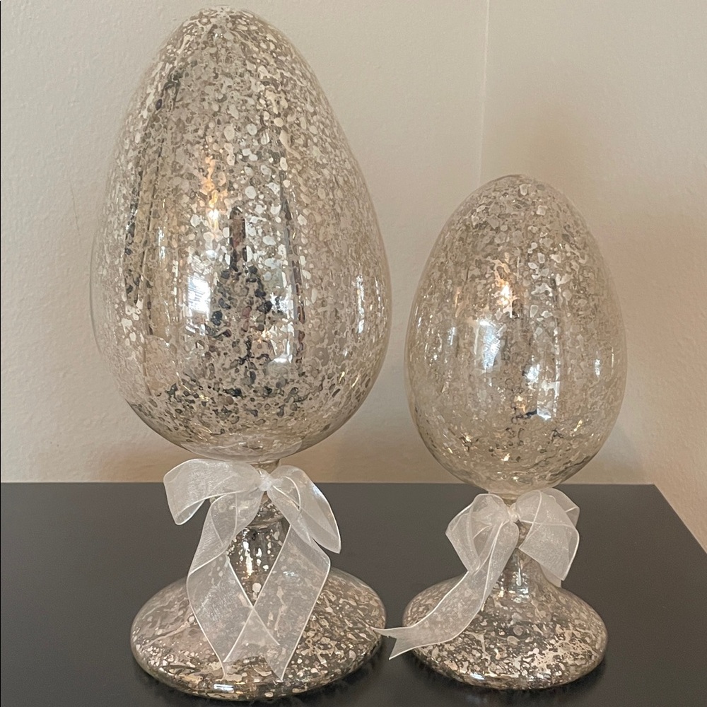 ❤️SOLD❤️New Pier 1 Silver Decorative Egg Set with Bows